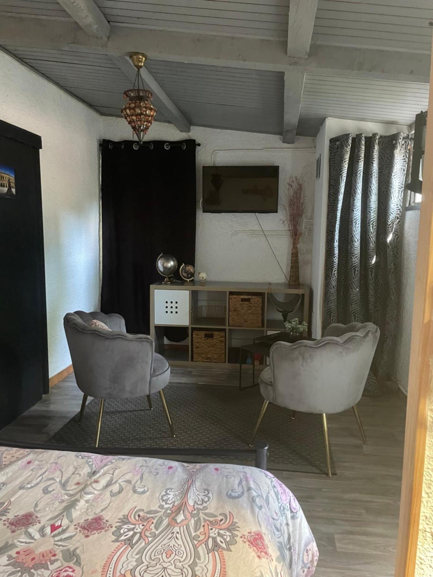 Studio Havre De Paix Au Pont Du Gard Piscine Et Jacuzzi Chez Valerie Payre Vers-Pont-du-Gard Exteriör bild
